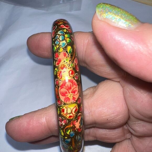 Vintage Hand Painted Lacquered Bangle Bracelet - Picture 2 of 9